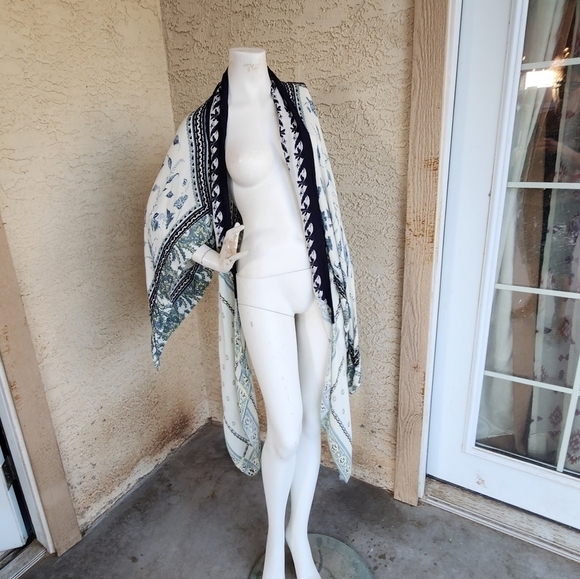 FREE‎ PEOPLEKiss The Sky Butterfly Caftan - Picture 3 of 5